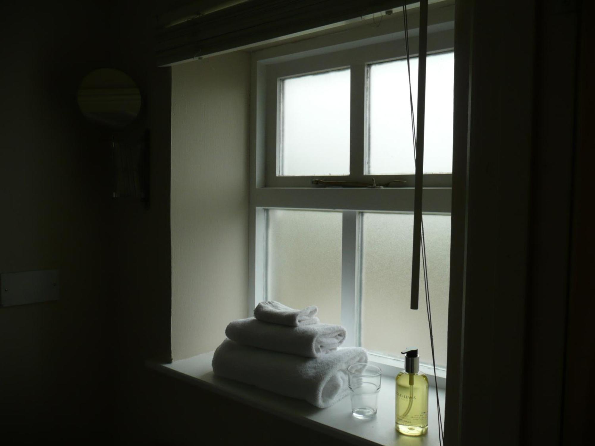 Hollybush Inn Greenhaugh Номер фото