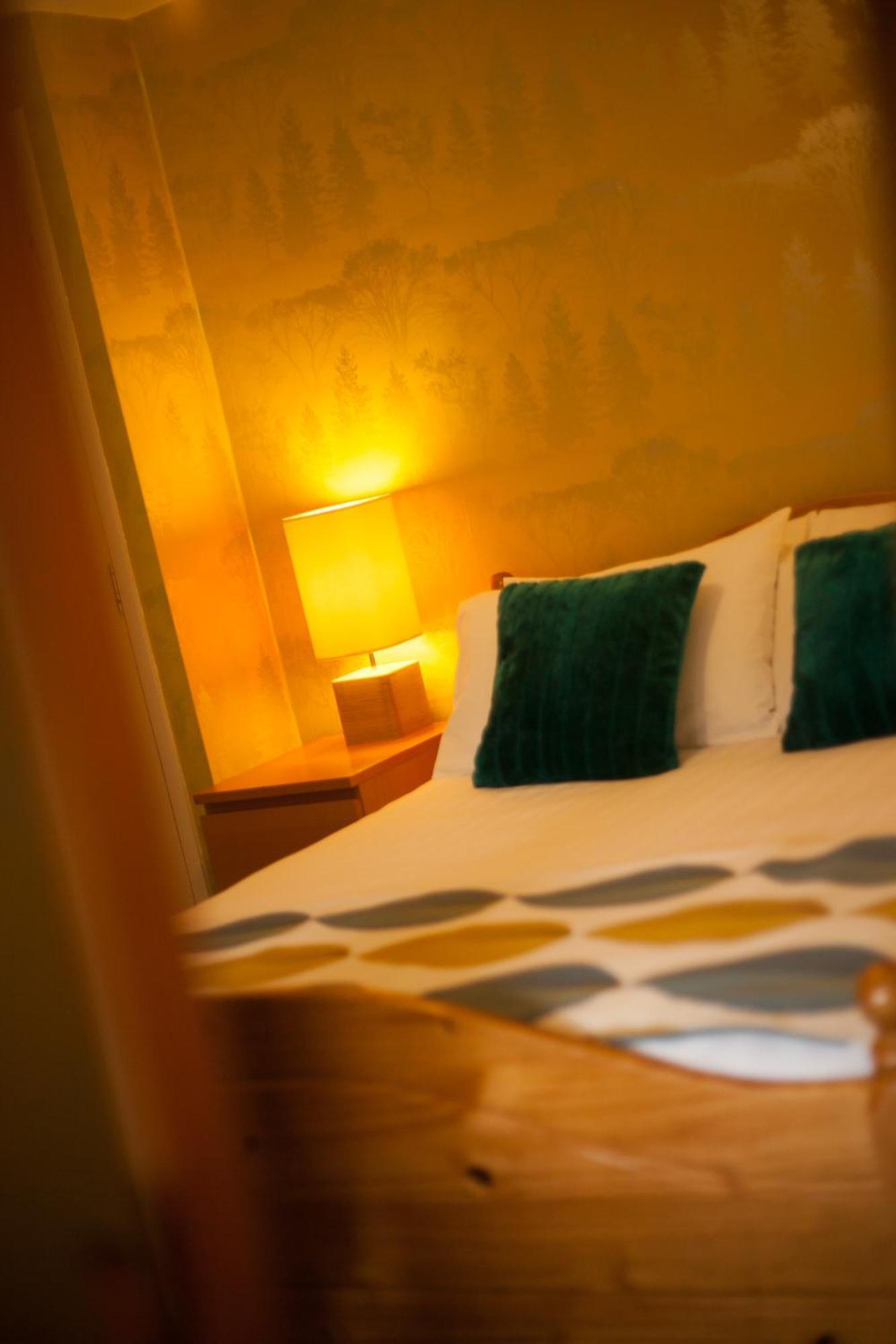 Hollybush Inn Greenhaugh Номер фото