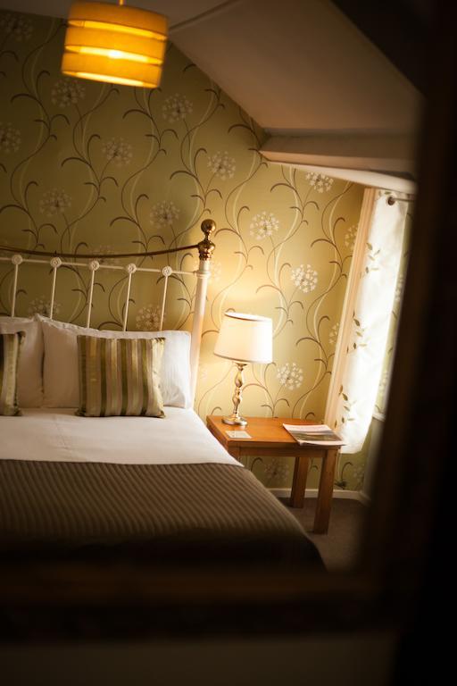 Hollybush Inn Greenhaugh Номер фото