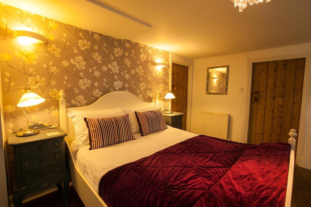 Hollybush Inn Greenhaugh Номер фото
