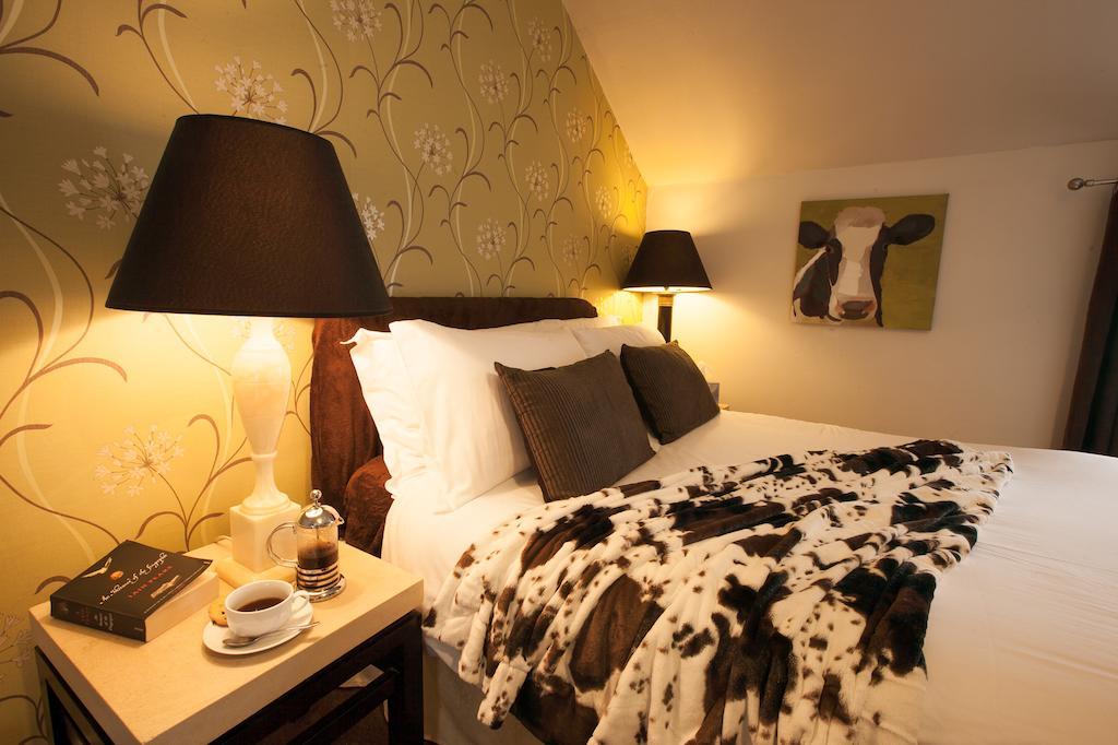Hollybush Inn Greenhaugh Номер фото