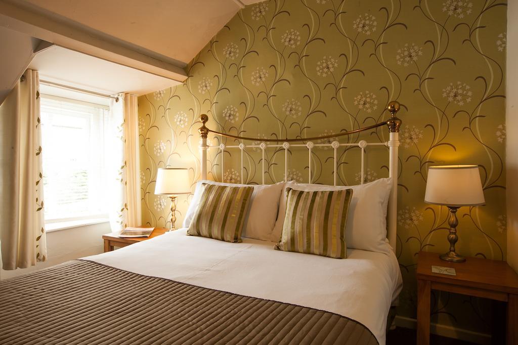 Hollybush Inn Greenhaugh Номер фото