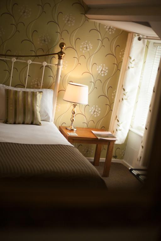 Hollybush Inn Greenhaugh Номер фото